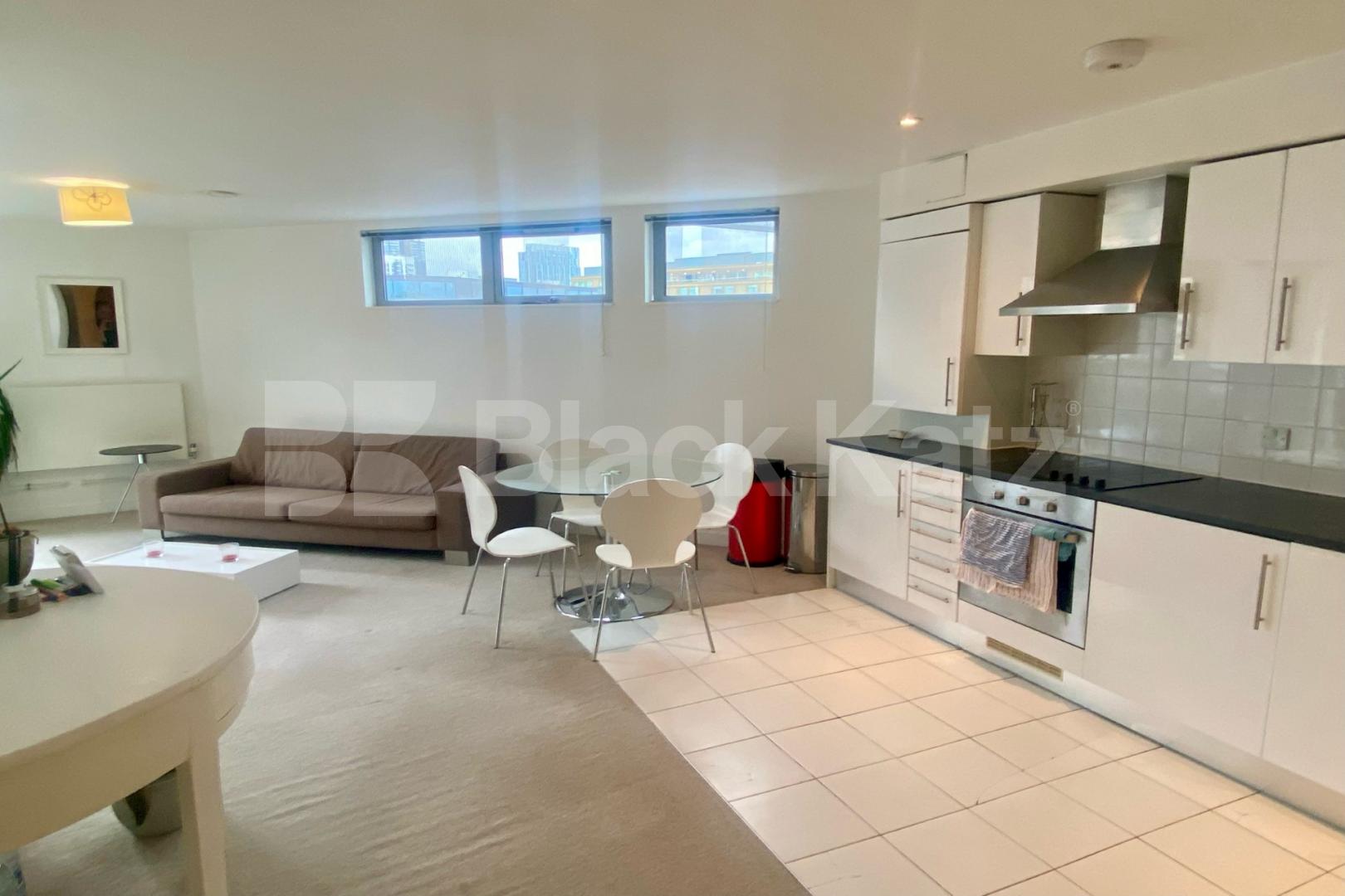 Spacious bright and airy two bedroom apartment in a very convenient location Plumbers Row, Aldgate